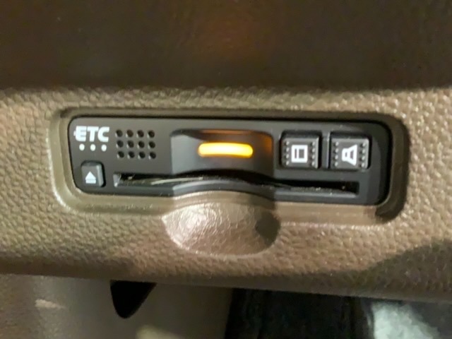 いまや快適なカーライフに欠かせないETCが付いています。