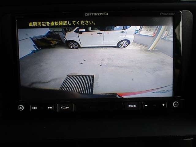 雨の日や後進駐車をサポートするバックモニター