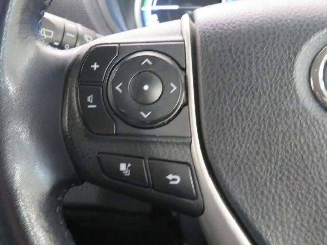 【ステアリングスイッチ】左です。ハンドルから手を離さず、運転に集中したまま手元でオーディオ操作等ができます。