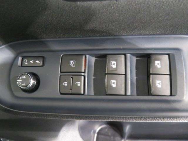 パワーウィンドは今や当たり前の機能ですが、無いと困る機能です。運転席からの操作で、全席の窓を振るオープンにしたり、フルクローズが可能です。