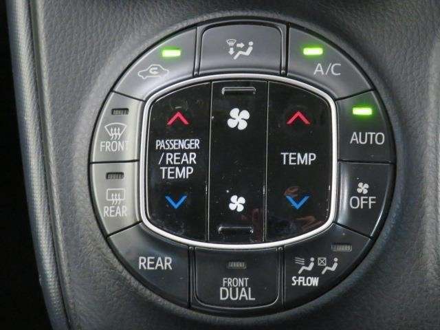 ★オートエアコン★お好みの温度に設定すれば、自動でその温度に調整してくれ、温度を維持してくれます。快適なドライブをするための重要な条件です。