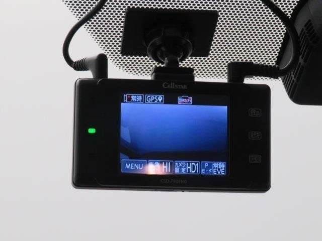 ニュースで流れる【事故の瞬間】【あおり運転】の映像は、ドライブレコーダーが録画しているからです。もしもの時の証拠映像を保存できます。