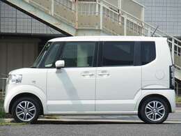 車検を受けてのお渡しです。車検代、重量税、自賠責保険料等含めたものがお支払総額です（他府県登録費、陸送費等は除く）。　車両本体価格に車検費用を含んでいないため掲載規約上「検無」という表記になります。