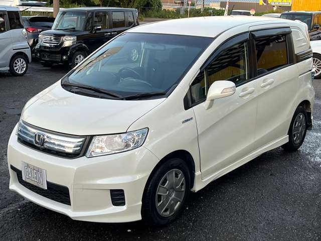 荷室も広く、たくさんの荷物も詰める車両で使い勝手◎です♪街乗りはもちろん、アウトドアや旅行などにも最適な車両です♪外装の状態も綺麗な状態です♪当店のボディコーティングも効果的な車両です♪