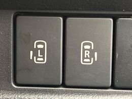 【両側スライドドア】駐車場で隣の車との間隔が狭く乗りにくい時、スライドドアなら安心！ドアオープン時も幅を取らず、開口部が広いので乗り降りがとっても簡単です。大きな荷物の出し入れも後席から可能♪