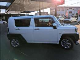 大きな傷、凹みはありません。