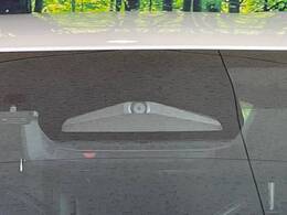 【トヨタセーフティセンス】走行中に前方の車両等を認識し、衝突しそうな時は警報とブレーキで衝突回避と被害軽減をアシスト。より安全にドライブをお楽しみいただけます。