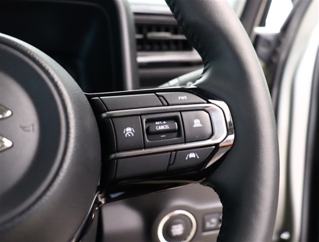 【車屋】として、長く車業界に従事した経験豊富なスタッフが多数在籍しております。