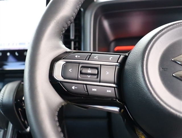 入庫時・販売時・納車前に、弊社基準の68項目に及ぶ点検整備を実施しております。