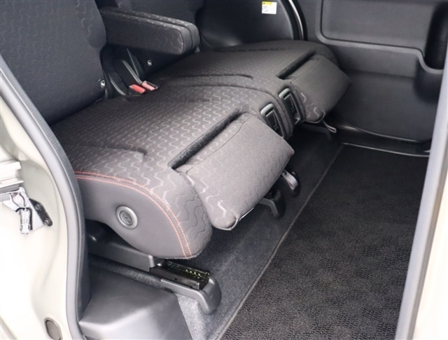 お客様のご期待に沿えるよう、敢えて店舗ごとにカテゴリーやコンセプトを分けております。