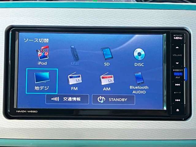 フルセグ/CD/DVD/ミュージックサーバー/Bluetooth接続などの機能を装備★
