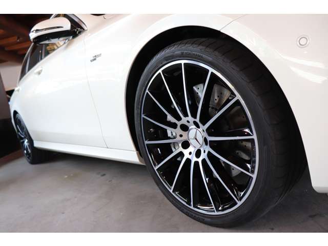 AMG20インチホイールで足元もバッチリきまってます。