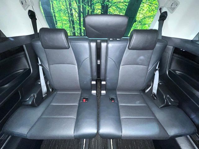 3列目シートはもちろん状態良好☆大人でもゆったりと座って頂けますので、大人数でのお出かけもラクラクです♪ご家族で、気の知れた仲間で、ドライブに行くのが楽しみですね♪