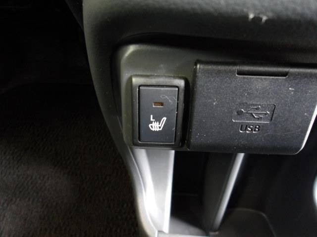 助手席用シートヒータースイッチ！ON/OFF切り替えスイッチは操作しやすいコンソール部にあります！