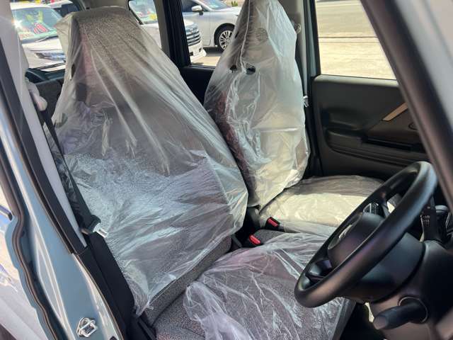 運転席はくつろぎのプライベート空間！ 車内をクリーニングしてお待ちしております！