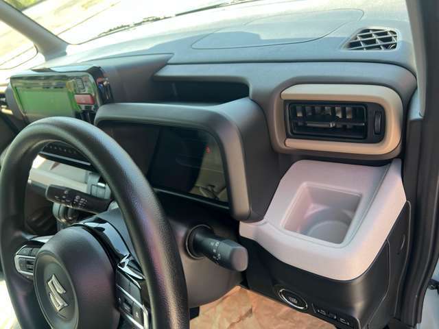 運転席はくつろぎのプライベート空間！ 車内をクリーニングしてお待ちしております！