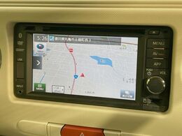 【純正ナビ】人気の純正ナビを装備。オーディオ機能も充実しており、Bluetooth接続すればお持ちのスマホやMP3プレイヤーの音楽を再生可能！毎日の運転がさらに楽しくなります！！