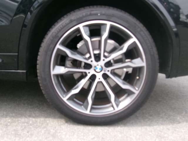 現在お乗りのお車をの査定も実施しております！BMWだけでなく他の輸入車、国産車も、もちろん査定させて頂きます！