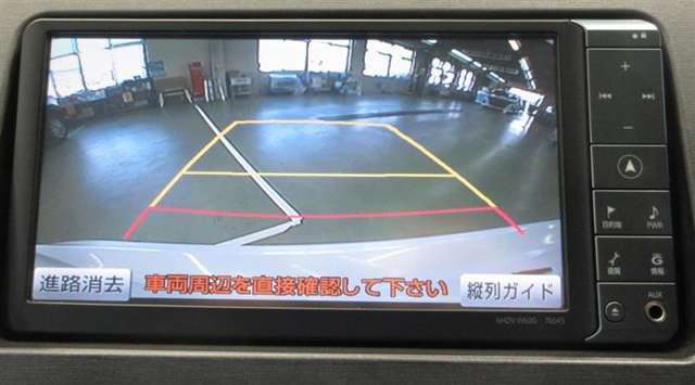 バックモニターは、ガイドライン付。ハンドル操作に合わせてガイドラインが変化し、苦手なバックをアシストします。