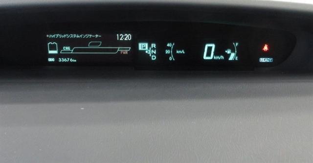 前方の道路とメーター表示が一つの視界にとらえられ、焦点を合わせやすい遠視点センターメーターを採用。