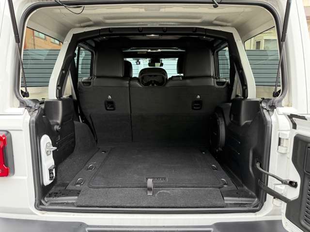 広々としたカーゴルームなので、荷物が多くても心配いりません！