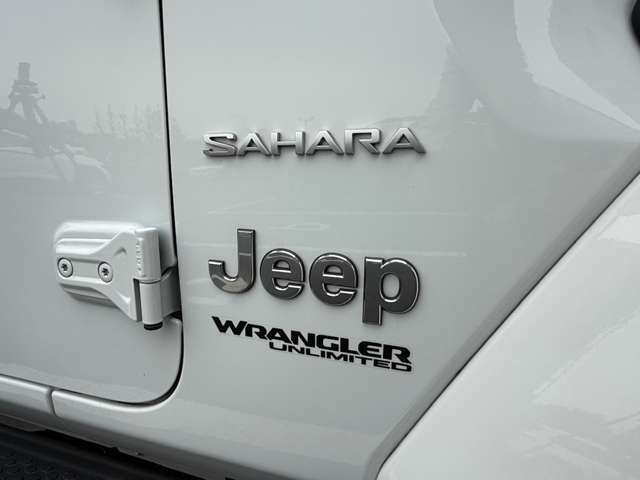サハラエンブレムとJeepエンブレム