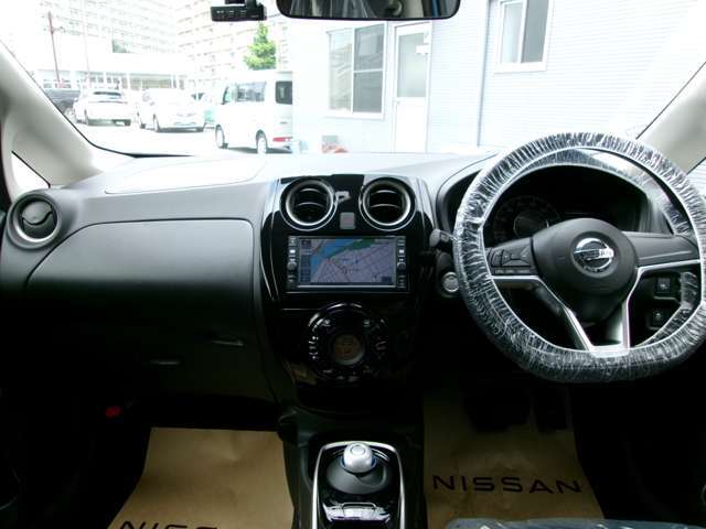 車内。視界も良好でストレス無く快適なドライブをご提供できます♪