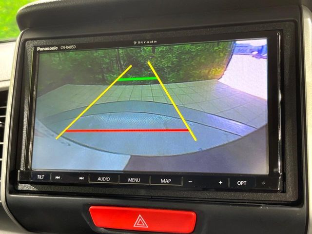 【バックカメラ】駐車時に後方がリアルタイム映像で確認できます。大型商業施設や立体駐車場での駐車時や、夜間のバック時に大活躍！運転スキルに関わらず、今や必須となった装備のひとつです！