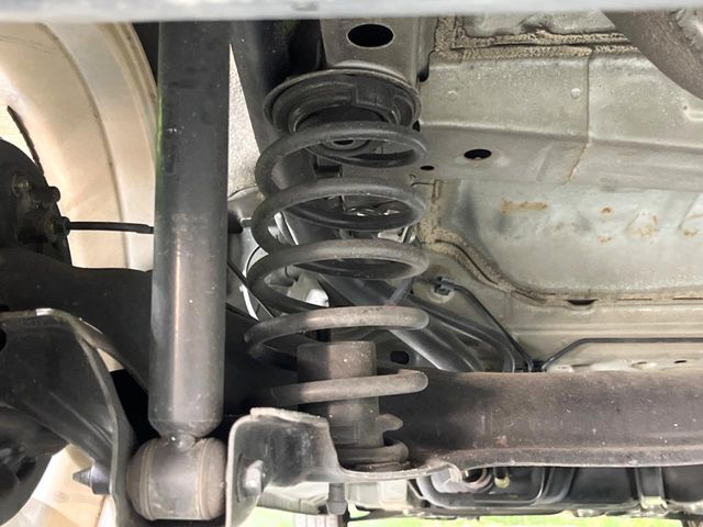 お車を安心してお乗りいただく為には、足回りの定期点検が欠かせません。サービスサポート（有償保証）では無料点検もご提供しており、安心のカーライフをお過ごしいただけるサポート体制が整っています。