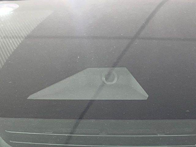 【トヨタセーフティセンス】走行中に前方の車両等を認識し、衝突しそうな時は警報とブレーキで衝突回避と被害軽減をアシスト。より安全にドライブをお楽しみいただけます。
