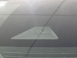 【トヨタセーフティセンス】走行中に前方の車両等を認識し、衝突しそうな時は警報とブレーキで衝突回避と被害軽減をアシスト。より安全にドライブをお楽しみいただけます。