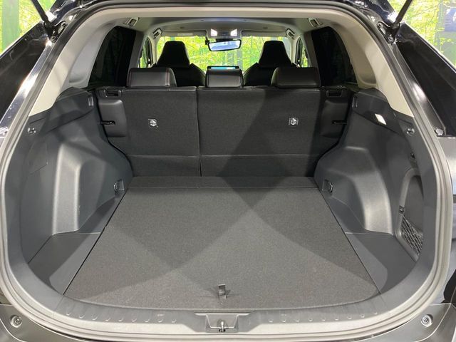 後席を格納すると、これだけの広さが！シーンに合わせたシートアレンジで、大きな荷物も積むことが出来ます♪