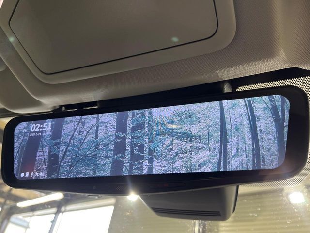 【デジタルインナーミラー】後席の大きな荷物や同乗者で後方が確認しづらい時でも安心！カメラが撮影した車両後方の映像をルームミラー内に表示。クリアな視界で状況の確認が可能です！