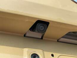 【バックカメラ】死角に入りやすい後ろも、バックカメラがあれば安心！駐車が苦手な方でも楽々駐車できます。