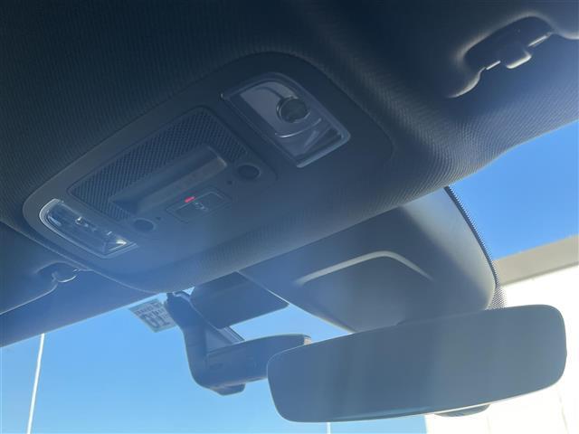 ご遠方の場合でも、下取り車両の金額を概算でお出しすることは可能でございます。車検証をお手元に、走行距離をご確認の上お問い合わせくださいませ。