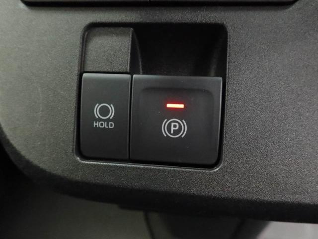 指先だけで操作ができる「電動パーキングブレーキ」搭載。オートモードの場合、シフトを「P」レンジにすると自動でパーキングブレーキが作動します。またアクセルを踏むと自動解除される為、発進がスムーズです。