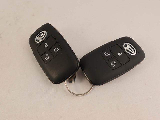 便利なキーフリーシステム搭載車！ドアの鍵の開閉も楽チン♪さらに・・・カギを挿さなくても、エンジンをかけれちゃいます！！