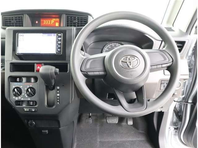 ハンドル周りです。運転している間、長く触れているものだから手に馴染むハンドルがいいですよね♪握ると欲しくなっちゃいますよ。