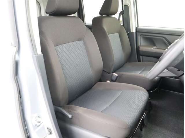 見通しのよいすっきりとした視界で、誰でも運転しやすいです。運転のしやすさは疲れにくさにも繋がりますよ♪