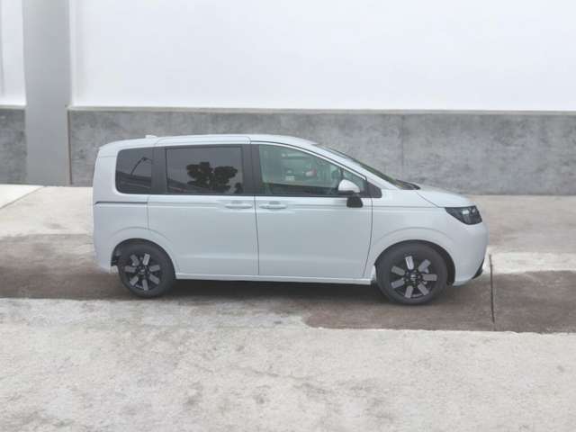 内装外装ともに車両状態は良好です。走行距離は113キロです
