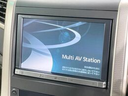 【純正ナビ】人気の純正ナビを装備しております。ナビの使いやすさはもちろん、オーディオ機能も充実！キャンプや旅行はもちろん、通勤や買い物など普段のドライブも楽しくなるはず♪