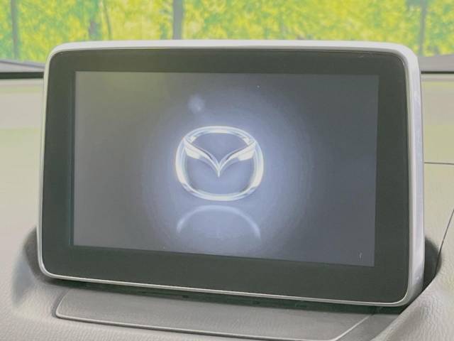 【マツダコネクトナビ】車内の雰囲気にマッチした一体型タイプのナビ。各種車輌設定やBluetooth再生等、様々な機能が楽しめます。直感的なダイヤル操作が可能で、使い勝手も良好です。