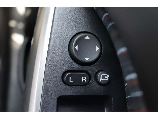 ドアミラーは傷付けやすい所(＞_＜)駐車時にワンタッチor自動だとかなり便利ですよねー( *´艸｀)
