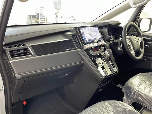 【インパネ全体】全方位で視界が広く、高い目線で運転もしやすいです！