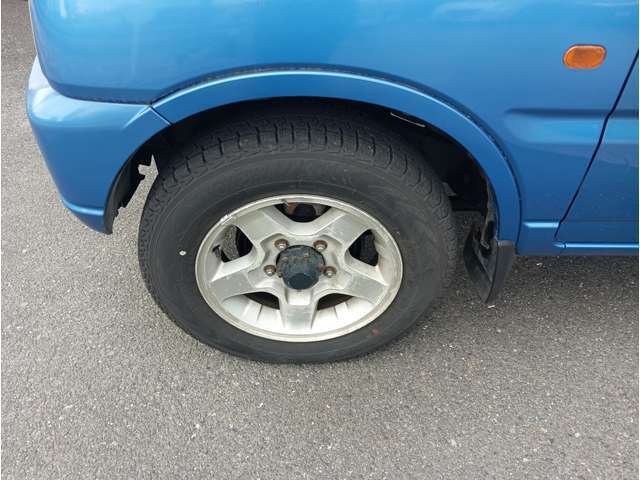 ★納車前には全車エンジンオイル交換を含んだ点検・整備を行います。無料保証もついていますので納車後のアフターケアもAKオートにお任せください！