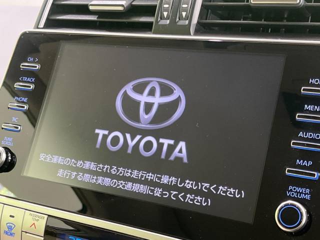 【メーカー純正ナビ】インテリアに溶け込むスタイリッシュな「専用設計」メーカーナビを装備♪視認性や操作性など基本性能にも優れ、より上質なカーライフをお楽しみいただけます。