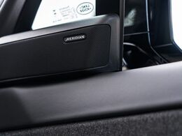 MERIDIANは英国のプレミアムオーディオブランドです。重低音から高音域までしっかりと再現でき、コンサートのような臨場感溢れる音響空間を実現します。どうぞ店頭にてご体感ください。