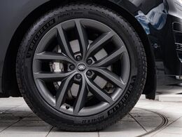 大口径の22インチ5スプリットスポークを装着！太めのスポークと立体的なデザインはレンジローバーの車体にマッチした必見の装備です。走行中も停車中もその存在感を感じ取れます。