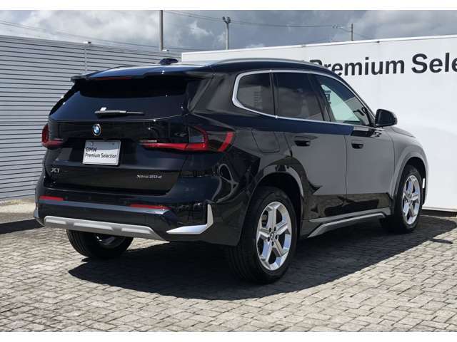 24時間、365日対応のBMWコールセンターが我々正規ディーラーとともに、あなたのBMWライフをサポートします。当社販売の全車両にサービスが付帯します！