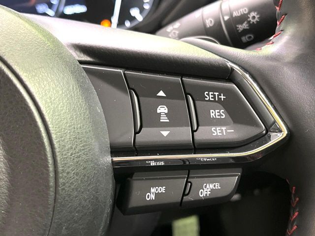 【マツダ・レーダークルーズコントロール】高速道路での長距離走行が楽に！自動で速度を保つクルーズコントロールが、衝突軽減システムと連携し、前方の車両を感知して車間を保つように速度調節してくれます！！